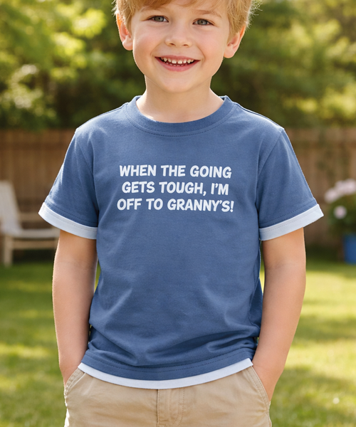 Quand les choses se corsent, je file chez Mamie ! T-shirt bleu marine avec bordure bleu menthe