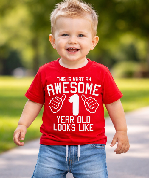 Personnalisez ce à quoi ressemble un enfant de 1 an avec votre nom au dos ! 