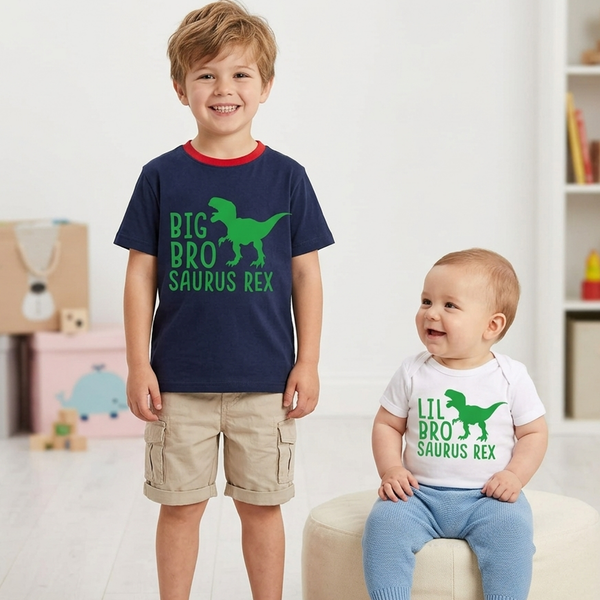 T-shirt bleu marine Big Bro Saurus Rex et body blanc Lil Bro Saurus Rex 