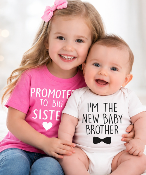 Promu à Big Sister Bubblegum Pink T-Shirt et New Baby Brother White Baby Body Set 