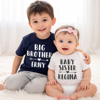 T-shirt bleu marine Big Brother personnalisé et ensemble flèche de body blanc Baby Sister 