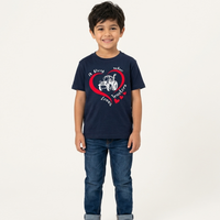Un garçon qui aime les tracteurs T-shirt enfant 