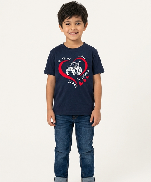 Un garçon qui aime les tracteurs T-shirt enfant 
