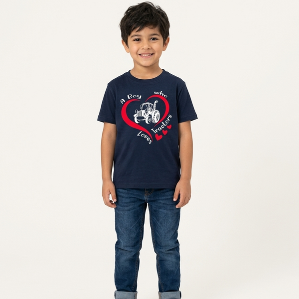Un garçon qui aime les tracteurs T-shirt enfant 