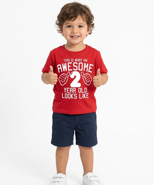 Voici à quoi ressemble un t-shirt d'anniversaire génial pour un enfant de 2 ans 