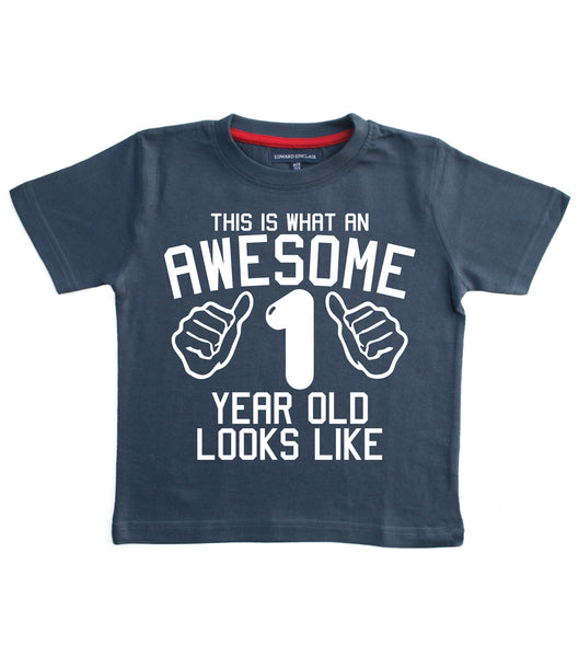 Personnalisez ce à quoi ressemble un enfant de 1 an avec votre nom au dos ! 