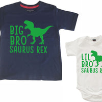 T-shirt bleu marine Big Bro Saurus Rex et body blanc Lil Bro Saurus Rex 