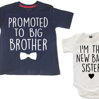 Promu au T-shirt bleu marine Big Brother et à l'ensemble de body blanc New Baby Sister
