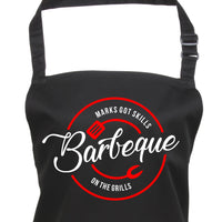 Tablier personnalisé 'Skills on the Grills' avec imprimé blanc/noir et rouge 