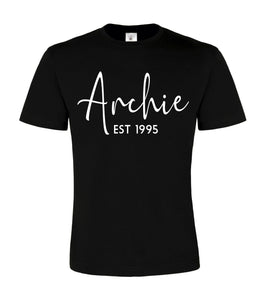 T-shirt unisexe Signature personnalisé avec nom et année 