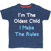 Je suis l'enfant le plus âgé, je fais les règles avec White and Sky Blue Print. T-shirt pour enfants 