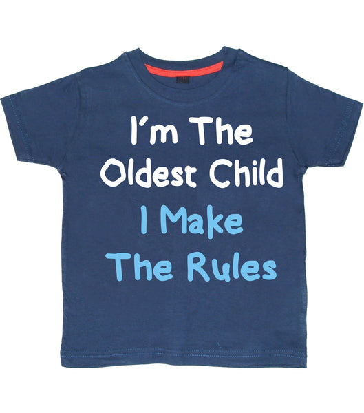Je suis l'enfant le plus âgé, je fais les règles avec White and Sky Blue Print. T-shirt pour enfants 