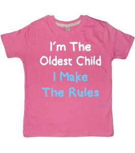 Je suis l'enfant le plus âgé, je fais les règles avec White and Sky Blue Print. T-shirt pour enfants 