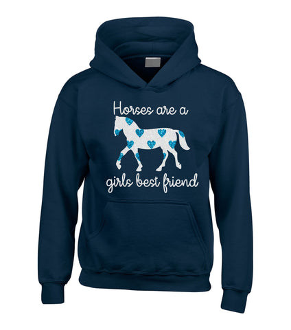 Les chevaux sont un sweat à capuche Girls Best Friend (D2) avec des cœurs bleus étincelants ! 
