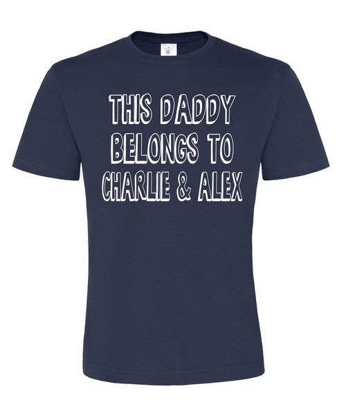 T-shirt unisexe personnalisé 'Ce papa appartient à...' D2 