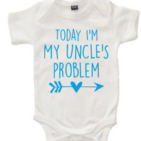 Blanc Aujourd'hui, je suis le problème de mon oncle Baby Onesie 
