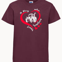 Un garçon qui aime les tracteurs T-shirt enfant 