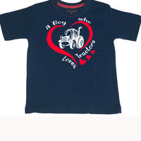 Un garçon qui aime les tracteurs T-shirt enfant 