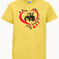 Un garçon qui aime les tracteurs T-shirt enfant 