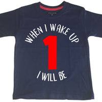 T-shirt anniversaire enfant bleu marine 'Quand je me réveille, je serai...' avec imprimé blanc et rouge 