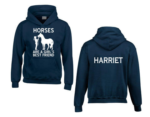 Les chevaux personnalisés sont un sweat à capuche pour filles avec nom sur le dos. 