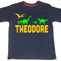 Nom personnalisé avec des dinosaures avec impression verte et jaune