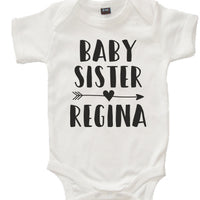T-shirt bleu marine Big Brother personnalisé et ensemble flèche de body blanc Baby Sister 