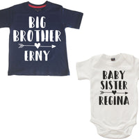 T-shirt bleu marine Big Brother personnalisé et ensemble flèche de body blanc Baby Sister 