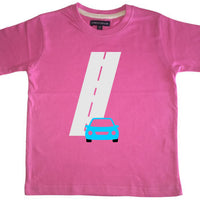 T-shirt pour enfant Bubblegum Pink Birthday Racetrack avec paillettes blanches et imprimé bleu
