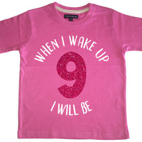 T-shirt enfant rose bonbon 'Quand je me réveille, je serai...' avec imprimé pailleté blanc et rose 