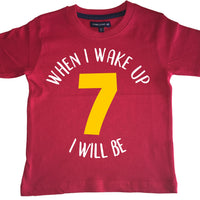 T-shirt enfant rouge 'Quand je me réveille je serai...' anniversaire avec imprimé blanc et jaune 