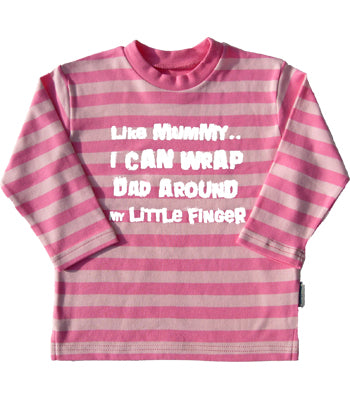 Comme maman .. je peux enrouler papa autour de mon petit t-shirt à manches longues rayé rose Finger